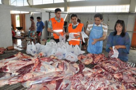 Taylandlı Selzedelere Kurban Yardımı