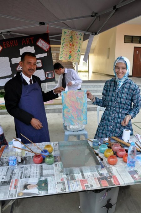 Taylandlı yetkili, Ebru sanatının çok sevdi‏ (Özel)