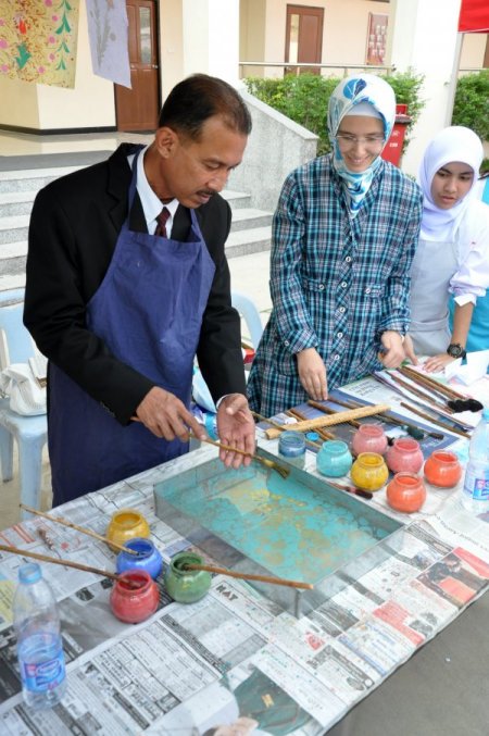 Taylandlı yetkili, Ebru sanatının çok sevdi‏ (Özel)