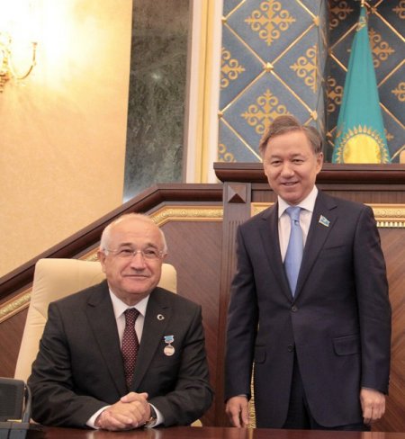 TBMM Başkanı Çiçek, Kazakistan Meclis Başkanı ile görüştü
