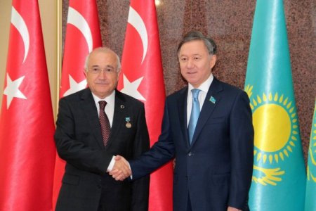 TBMM Başkanı Çiçek, Kazakistan Meclis Başkanı ile görüştü