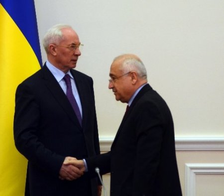 TBMM Başkanı Çiçek, Ukrayna Başbakanı Azarov ile görüştü