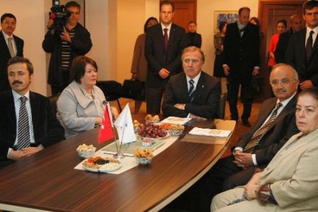 Tbmm Başkanı Şahin, Tika Ve Yunus Emre Kültür Merkezi'ni Ziyaret Etti