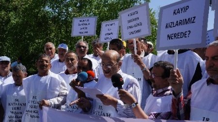 TBMM önünde ‘kefenli’ protesto