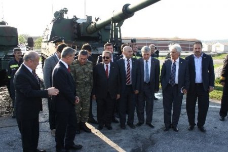 TBMM Savunma Komisyonu üyeleri, fırtına obüsüne hayran kaldı