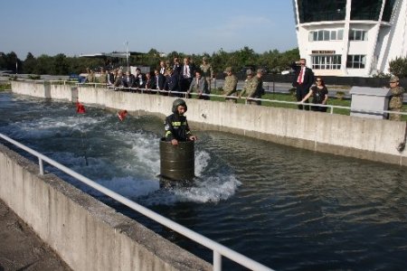 TBMM Savunma Komisyonu üyeleri, fırtına obüsüne hayran kaldı