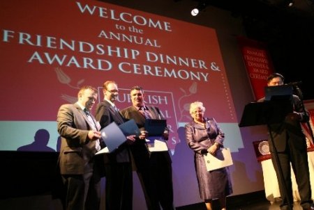 TCC Queens ödül törenine Sandy damgasını vurdu