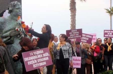 Tdh'den Kadınlar Gününde Türkan Saylan'a Çelenk