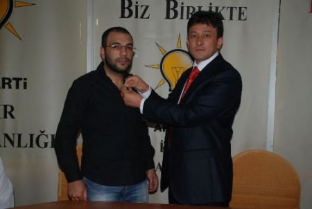 Tdh'li Gençler, 'erdoğan Kimseyi Yolda Bırakmaz' Diyerek Ak Parti'ye Geçti