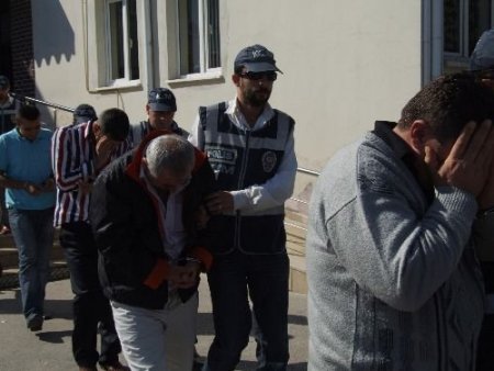 Tefecilik Yaparak İşkenceyle Esnafın Ev Ve Arsasına El Koyan 12 Kişi Yakalandı