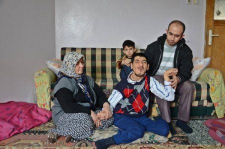 Tek isteği oğlunun yürüdüğünü görebilmek