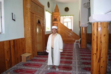 Tek Minareye Mahya Yaptı