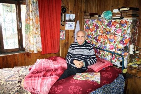 Tek odalı evde 36 yıldır ilgi bekliyor