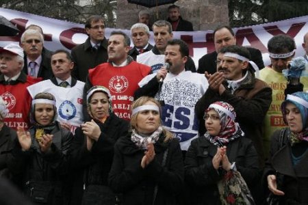 Tekel İşçilerine Destek Eyleminde Memur-sen Temsilcisi Konuşturulmak İstenmedi