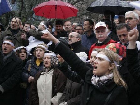 Tekel İşçilerine Destek Eyleminde Memur-sen Temsilcisi Konuşturulmak İstenmedi