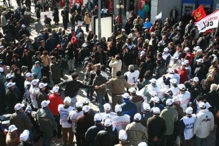 Tekel İşçilerine Destek Eylemini, Turistler Meraklı Gözlerle İzledi