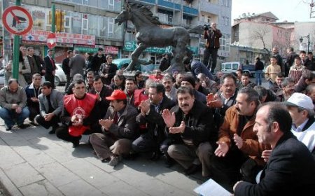 Tekel İşçilerine Destek İçin Oturma Eylemi Yaptılar