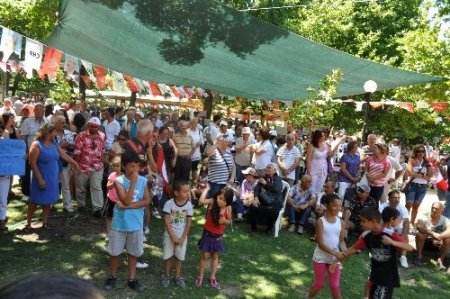 Tekin: Sayın Başbakan gündemi millet belirler şimdi sizde peşine takılırsınız