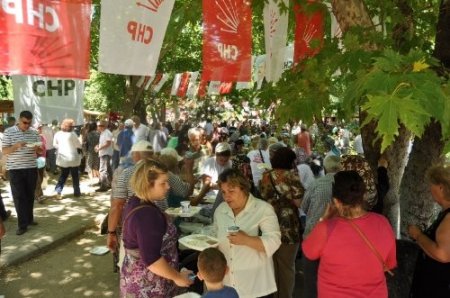 Tekin: Sayın Başbakan gündemi millet belirler şimdi sizde peşine takılırsınız