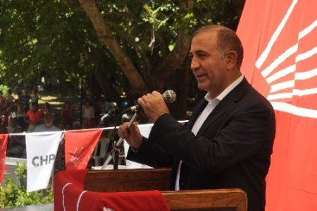 Tekin: Sayın Başbakan gündemi millet belirler şimdi sizde peşine takılırsınız