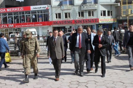 Tekinarslan, teröre karşı duyarlılık gösteren Doğubayazıt halkına teşekkür etti