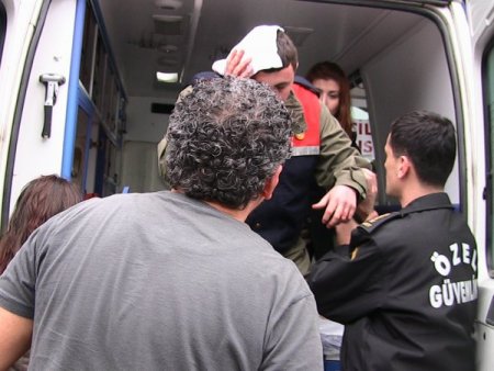 Tekirdağ'a Mahkum Sevki Yapan Cezaevi Aracı Devrildi:3 Yaralı