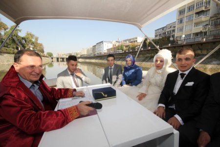 Tekne turları başlayan Asi Nehri'nde nikah heyecanı
