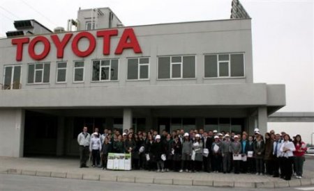 Teknik Proje Yarışması'nda Dereceye Giren Öğrenciler Toyota Türkiye Fabrikası'nı Gezdi