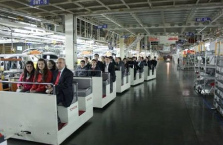 Teknik Proje Yarışması'nda Dereceye Giren Öğrenciler Toyota Türkiye Fabrikası'nı Gezdi
