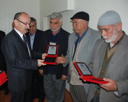 Teknoloji eğitimi alan 261 esnafa belgeleri verildi