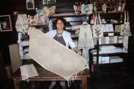 Teknolojiye inat elpek dokumaları elle işleniyor