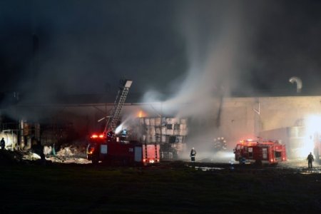 Tekstil fabrikasında çıkan yangın korkuttu