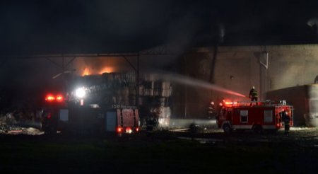 Tekstil fabrikasında çıkan yangın korkuttu