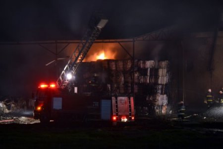 Tekstil fabrikasında çıkan yangın korkuttu