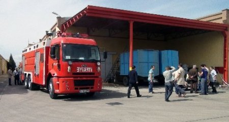 Tekstil fabrikasında çıkan yangında 8 işçi dumandan etkilendi