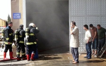 Tekstil fabrikasında çıkan yangında 8 işçi dumandan etkilendi