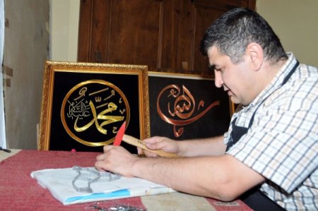 Tel ve çivileri kullanarak sanat eserleri ortaya çıkarıyor