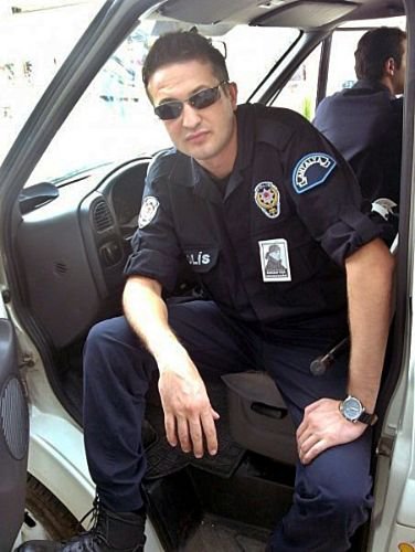 Telefonda Kız Arkadaşıyla Tartışan Polis İntihar Etti