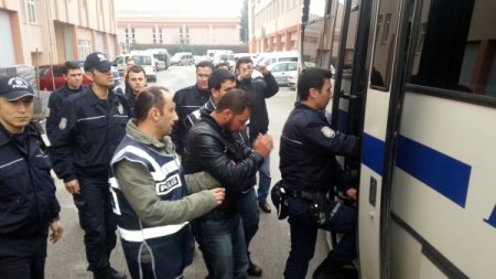 Telefonla 35 kişiden 2 milyon lira dolandırdılar