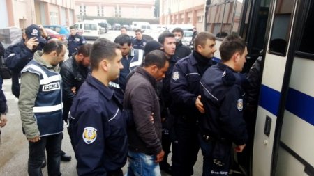 Telefonla 35 kişiden 2 milyon lira dolandırdılar