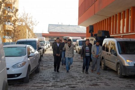 Telefonla dolandırıcılık yapan 25 kişi cezaevine konuldu