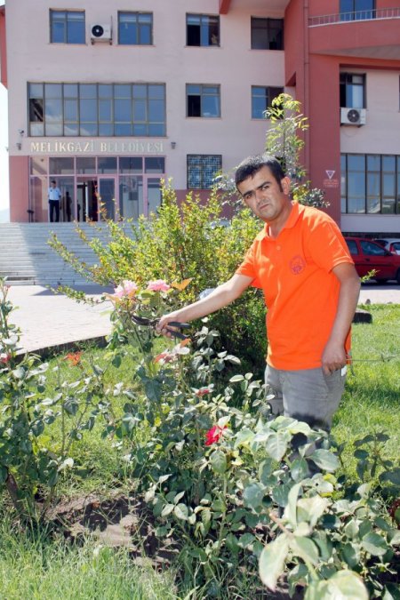 Televizyona çıkarak iş buldu, kısa sürede belediyenin maskotu oldu (Özel)