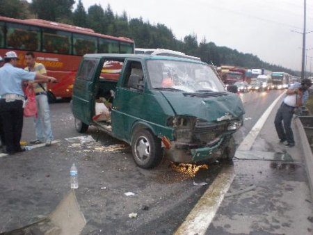 Tem Otoyolunda Can Pazarı: 12 Yaralı
