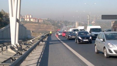 TEM Otoyolu’nda 'yaya trafik polisi' uygulaması (Özel)