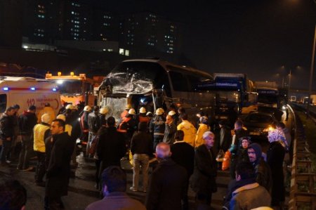 TEM Otoyolunda zincirleme kaza trafiği felç etti