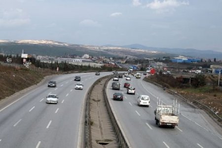 Tem Otoyolunun Gebze Mevkiinde Trafik Yoğunluğu Başladı