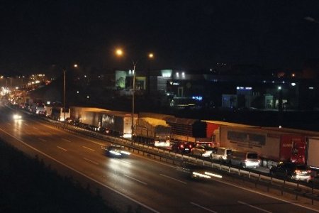 TEM’de 14 araç birbirine girdi: 4 yaralı