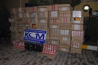 TEM'de durdurulan iki araçtan 36 bin paket kaçak sigara çıktı