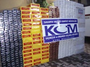 TEM'de durdurulan iki araçtan 36 bin paket kaçak sigara çıktı