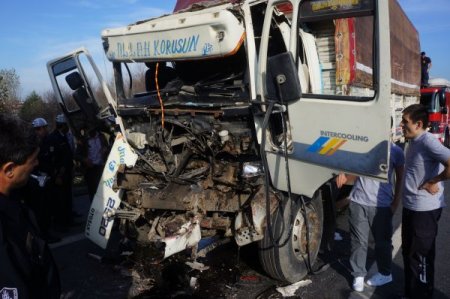 TEM'de kamyon kazası: 1 yaralı